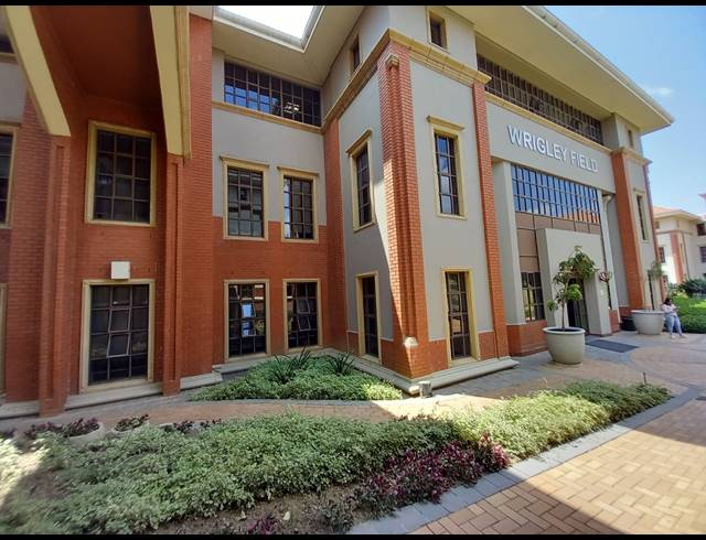 111M² OFFICE TO LET IN BRYANSTON